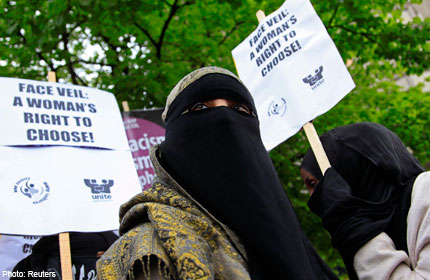 http://www.asiaone.com/A1MEDIA/news/04Apr11/20110412.111013_20110412-burqa.jpg