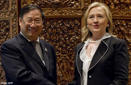 Clinton to meet Asian ministers in Indonesia