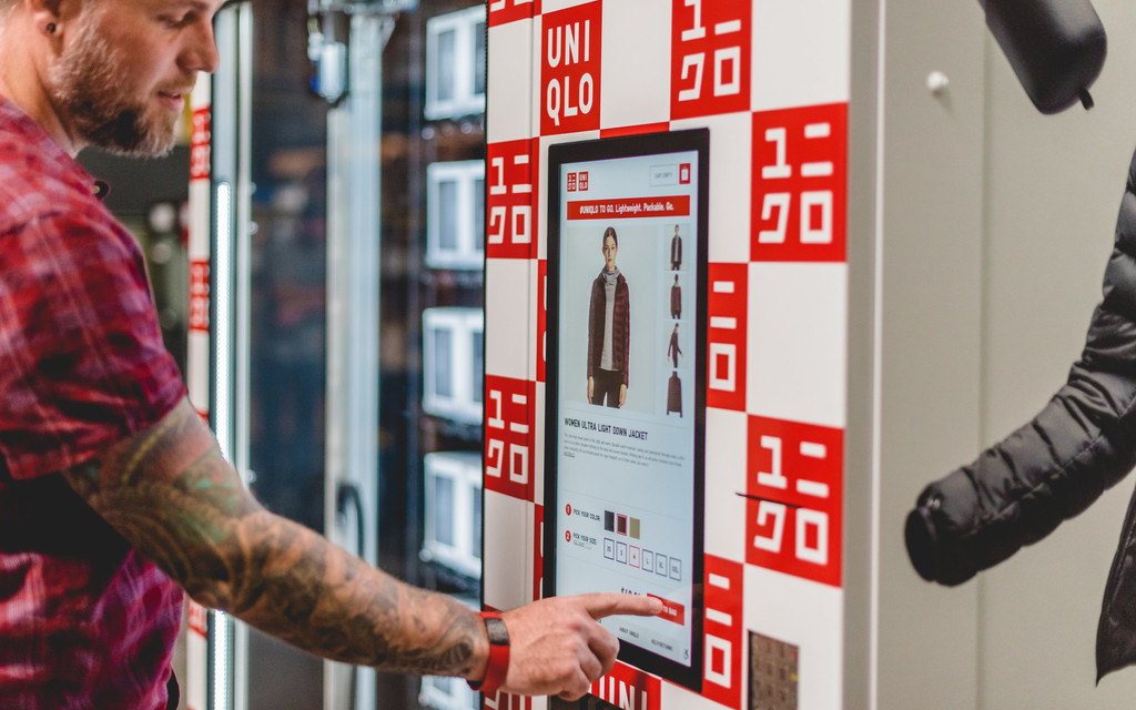 Uniqlo unveils airport vending machines — BBCI