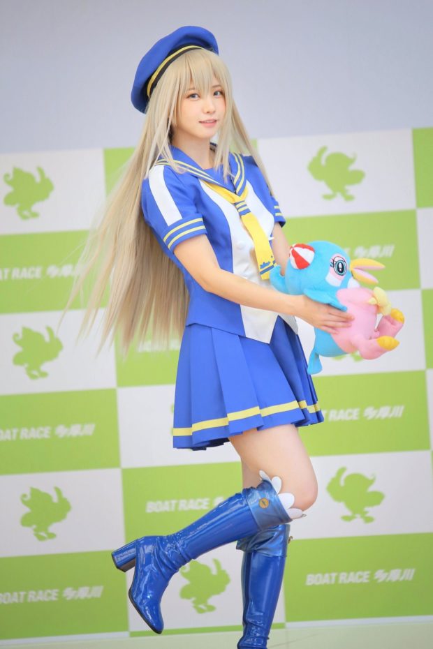 Japans No 1 Cosplayer Earns More Than 100k In O