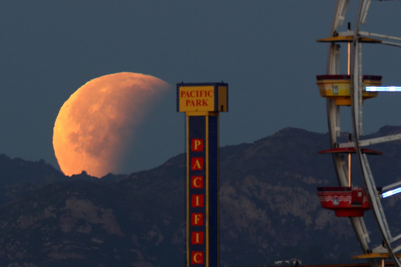 Here's how last night's super moon looked like in other countries, News