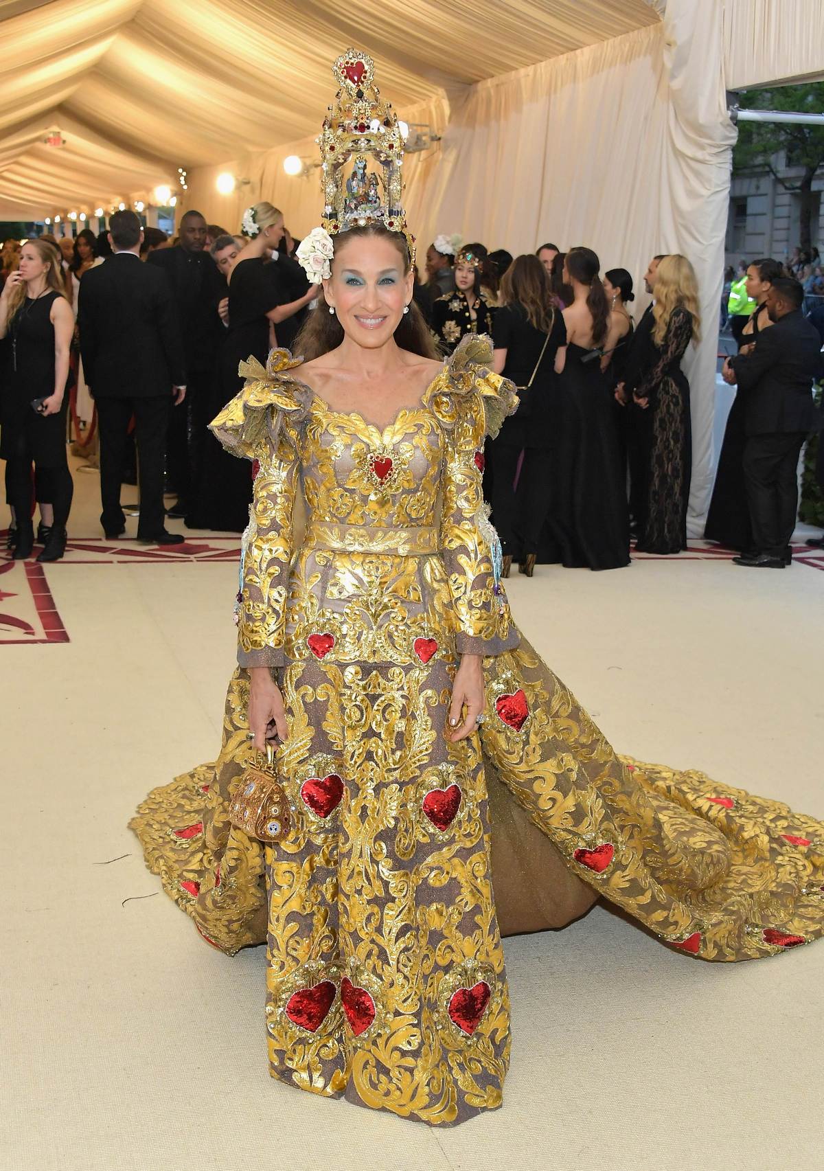 Angels, crosses and papal gear fill Met Gala 2018 red carpet, News