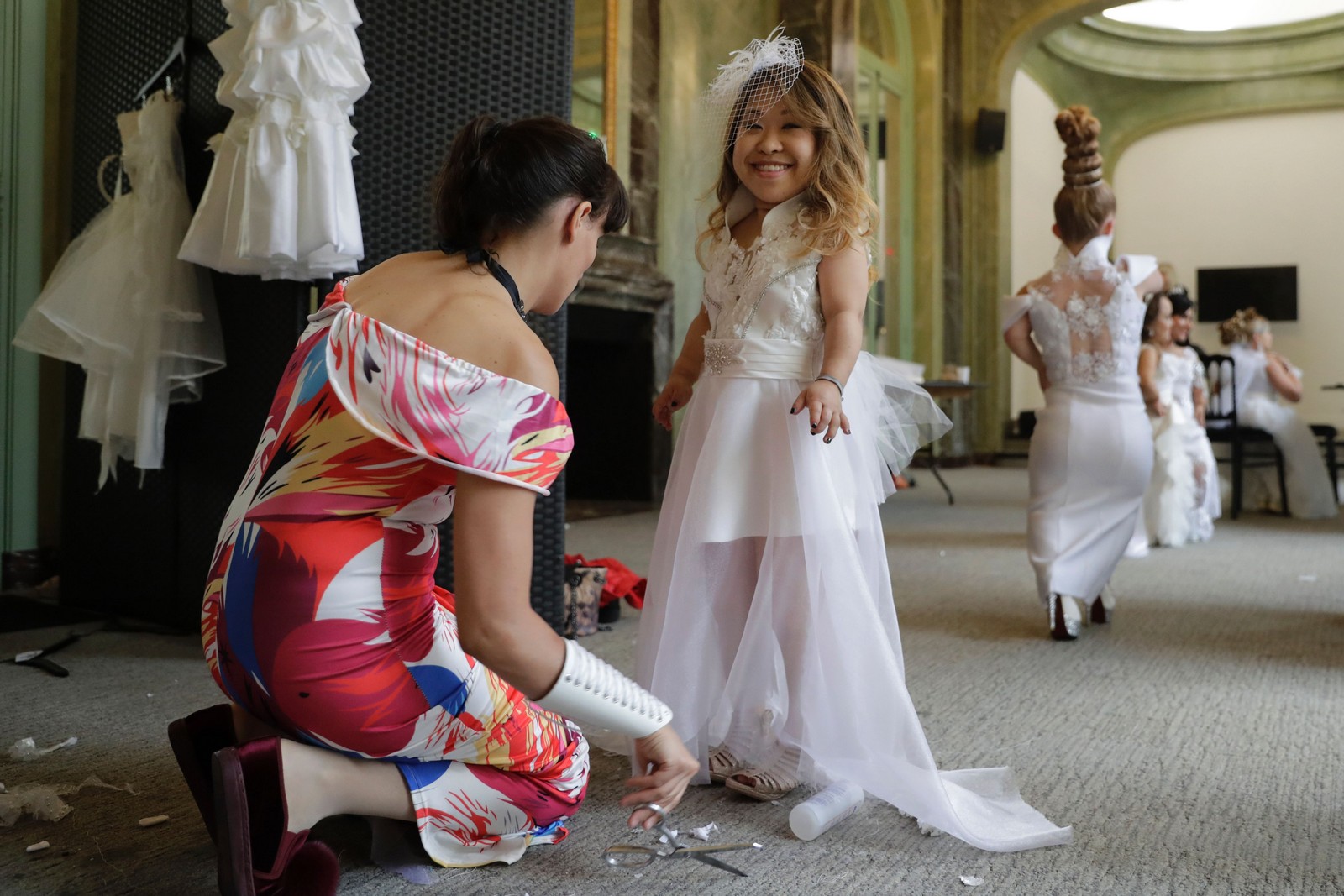 Challenging beauty standards - Dwarf Fashion Show kicks off Paris