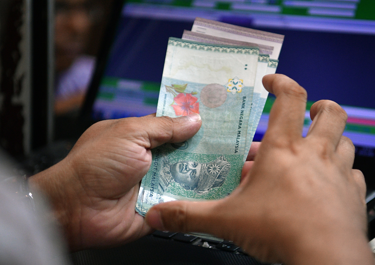 Beware Hidden Counterfeit Banknotes, Says Malaysian Customer, Malaysia ...