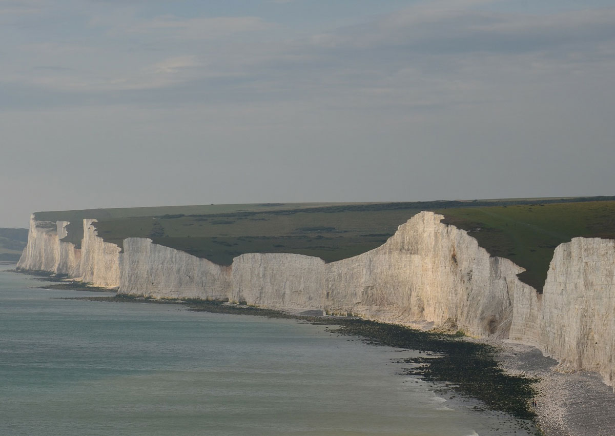 S Korean student falls off edge of Seven Sisters cliff while posing for