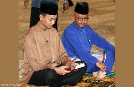 Malaysian Elections Anwar S Ex Aide Saiful Goes Public After Dad Retracts Statement About Sodomy Case