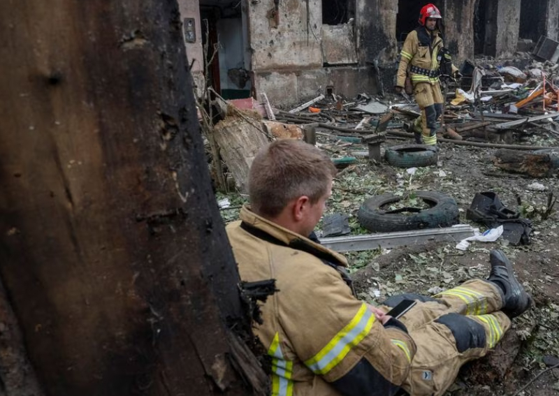 Blue and yellow flag, Russian dead attest to Ukrainian advance in south ...