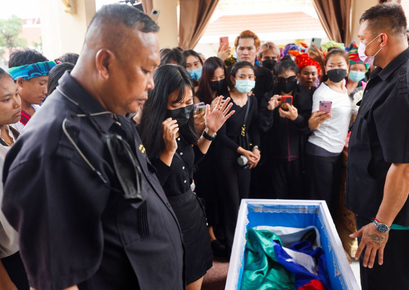 Thai Mall Shooting Victim's Mother Bids Emotional Farewell At Cremation ...