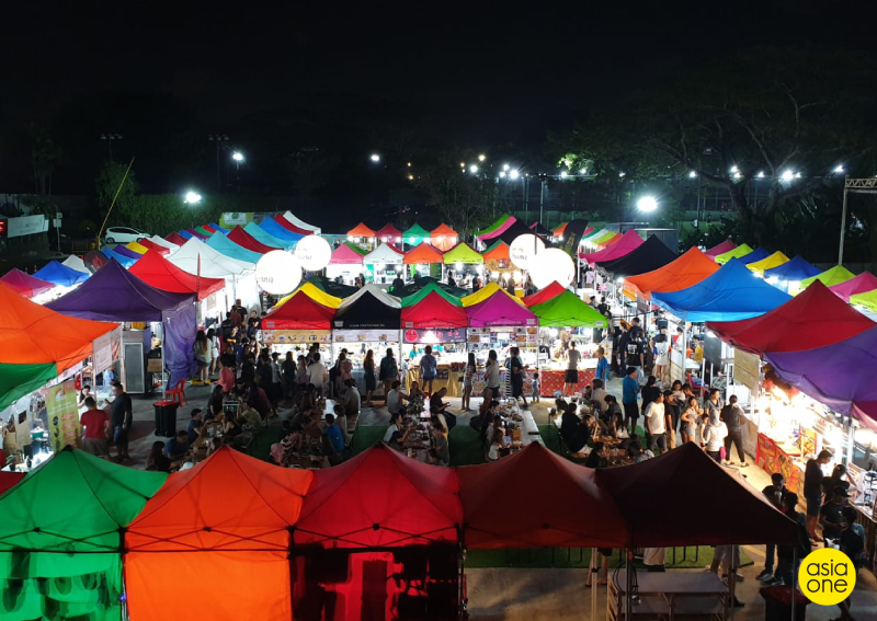 Get Your Thai Milk Tea 'tarik' At Singapore's Chatuchak Night Market 