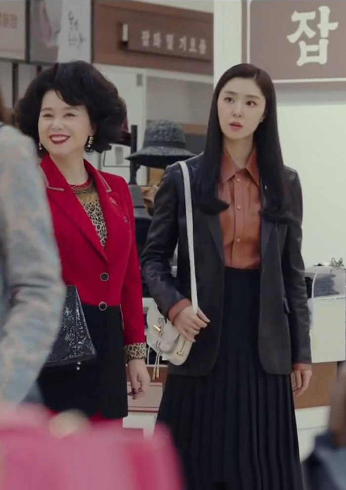 Designer bags carried by Seo Ji-Hye in Crash Landing On You that