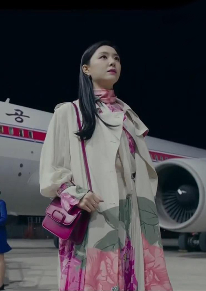 Designer bags carried by Seo Ji-Hye in Crash Landing On You that