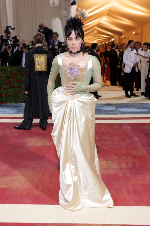 'Gilded glamour' at Met Gala 2022: Red carpet looks from fashion's ...