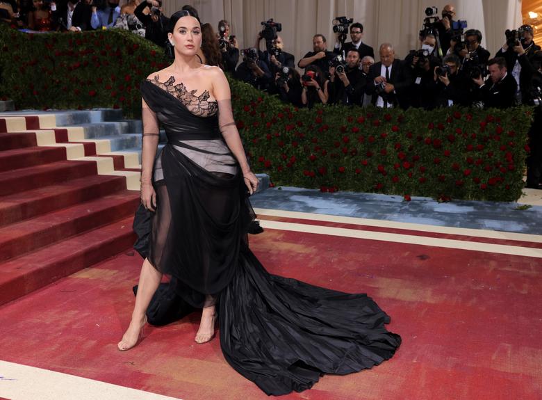 'Gilded glamour' at Met Gala 2022: Red carpet looks from fashion's ...