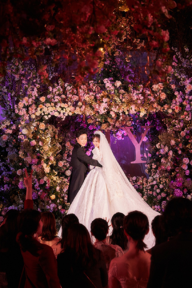 A peek at Chinese actors Tiffany Tang and Luo Jin's wedding in Vienna ...