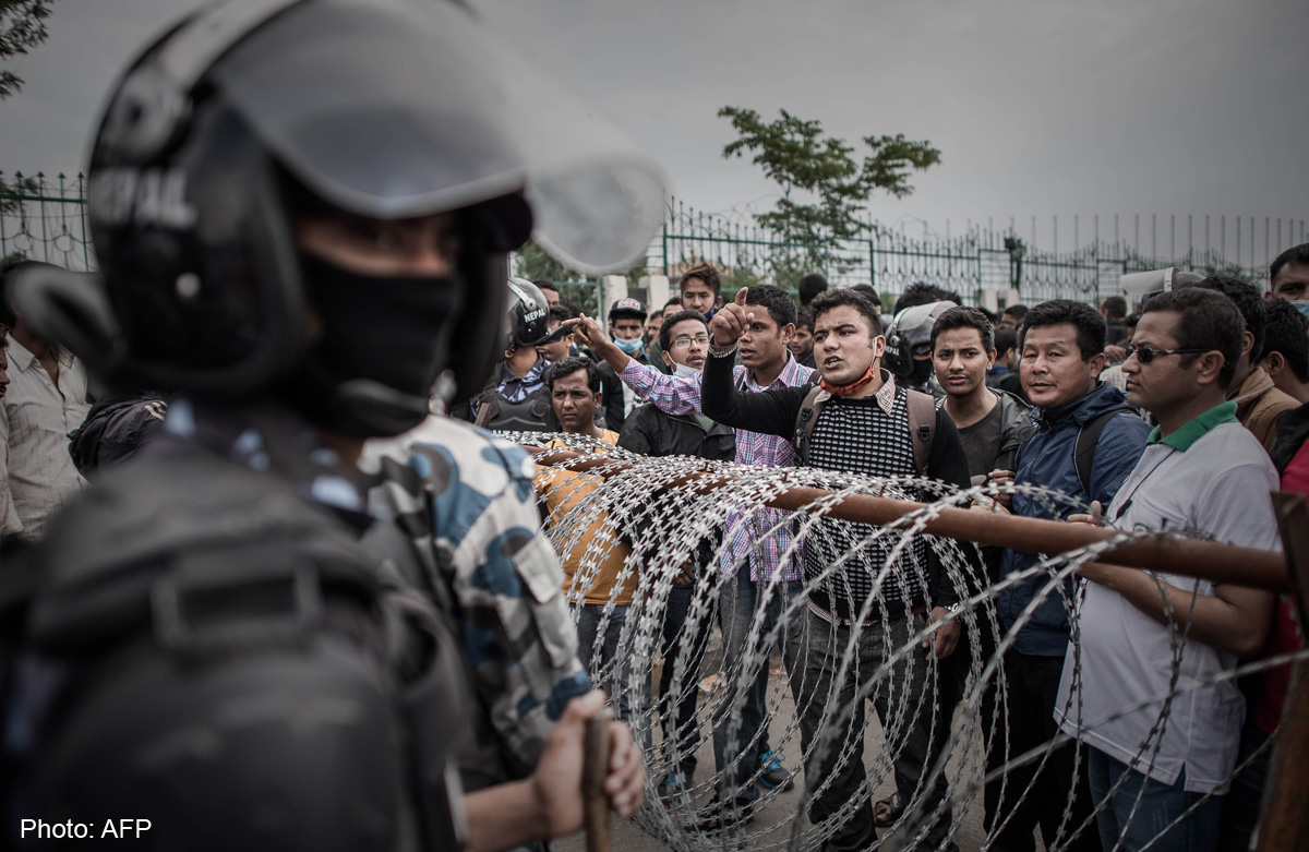 Riot police intervene as anger erupts among Nepal quake survivors, Asia
