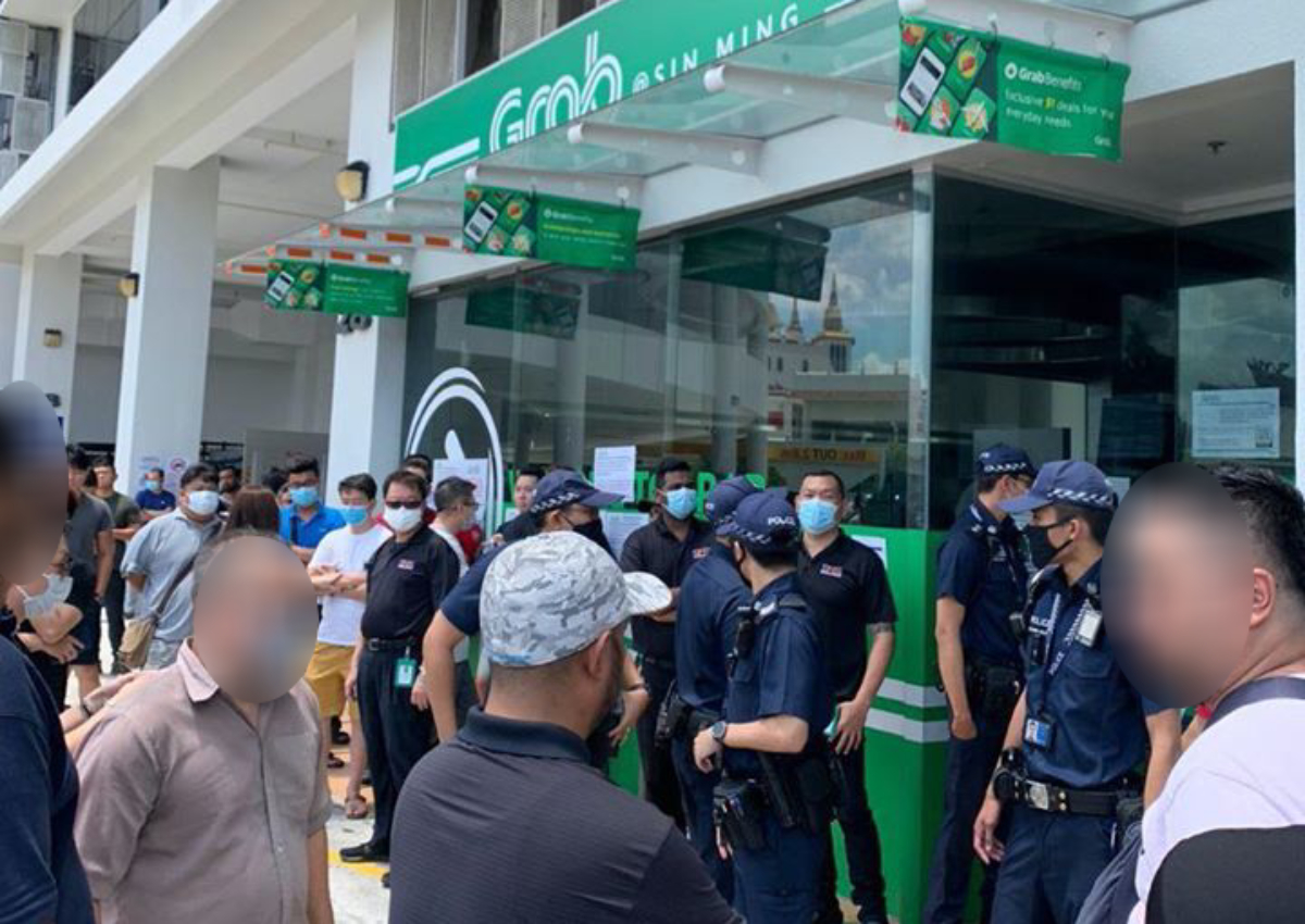 Police Called After Crowd Turns Up At Grab Office Singapore News Asiaone