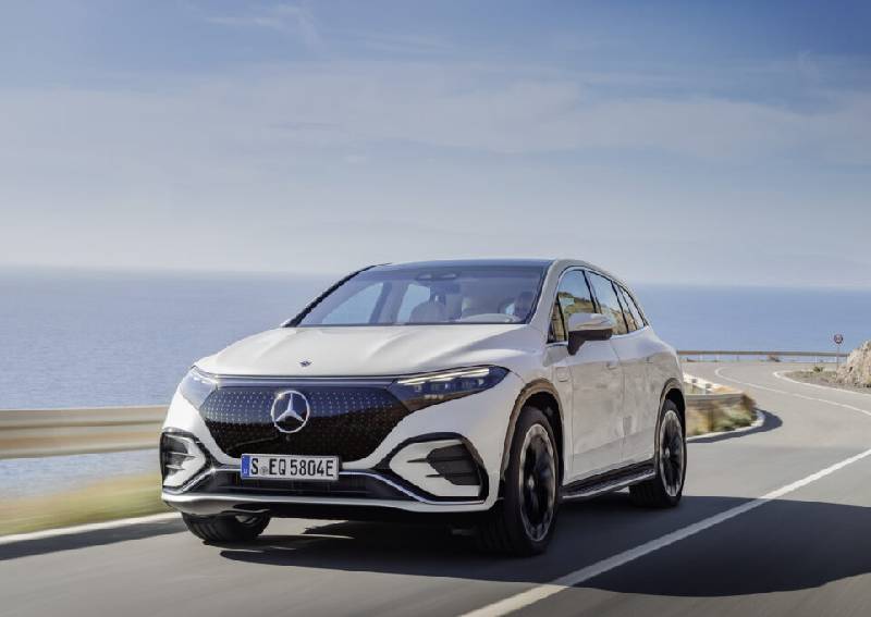 Mercedes-EQ's EQS SUV is the brand’s fanciest 7-seater EV so far ...