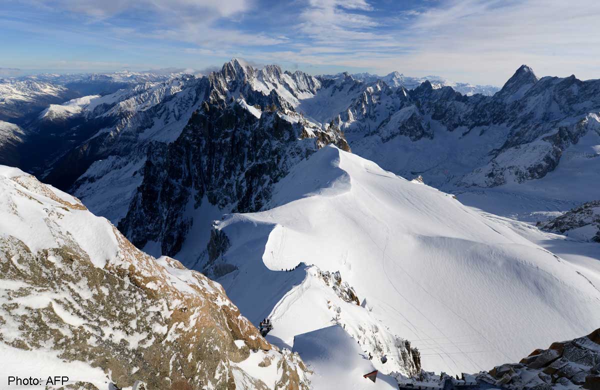 Three climbers die after 800metre fall from Mont Blanc, World News