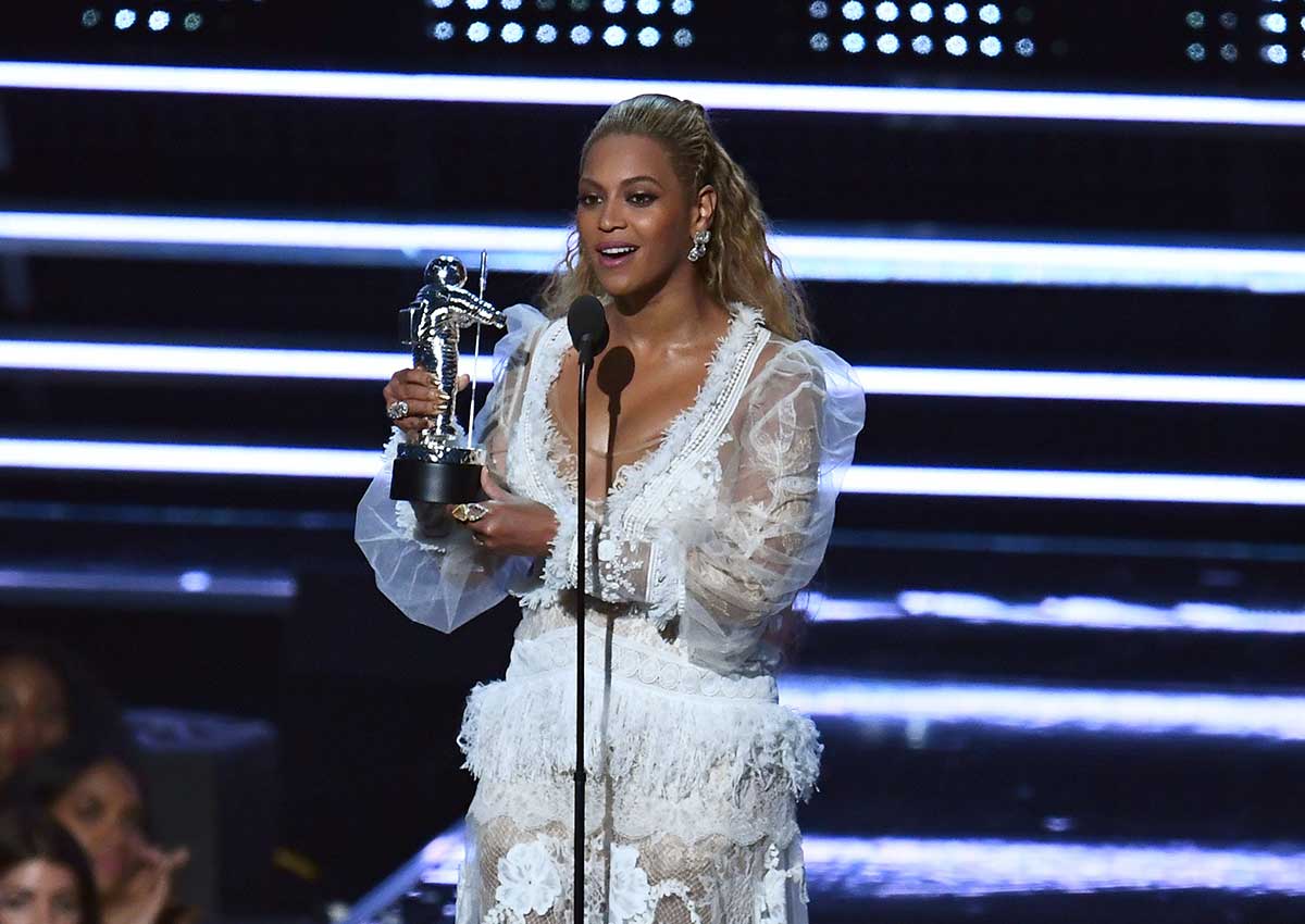 Beyonce Dominates Mtv Awards With Fiery Show Entertainment News Asiaone 