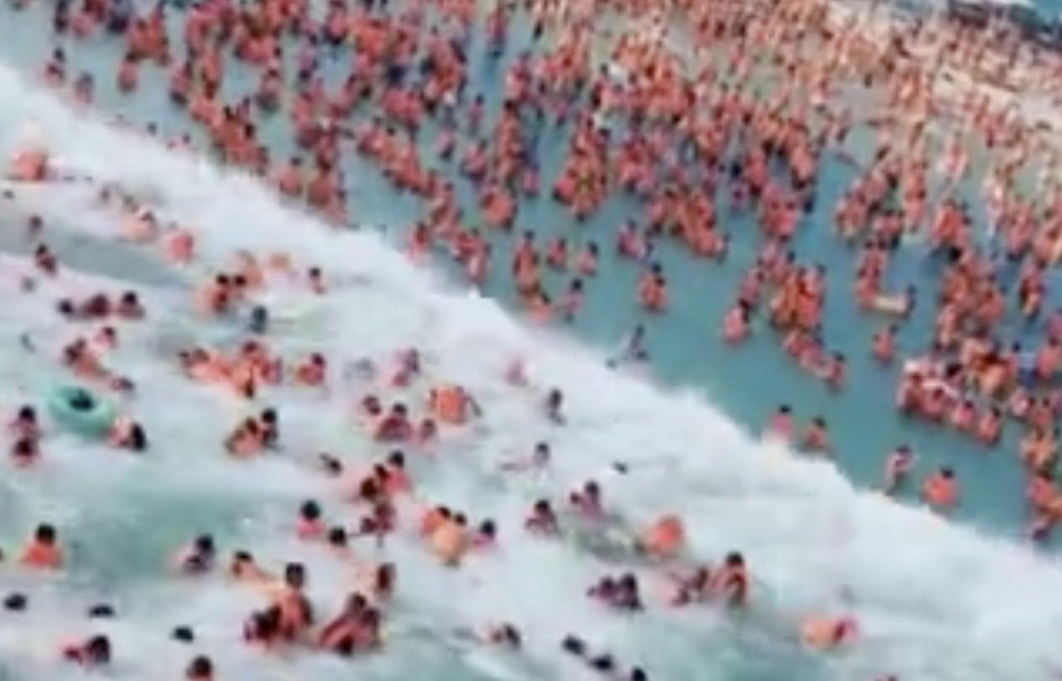 Chinese Tourists Hurt After Tsunami Pool Malfunctions At Water