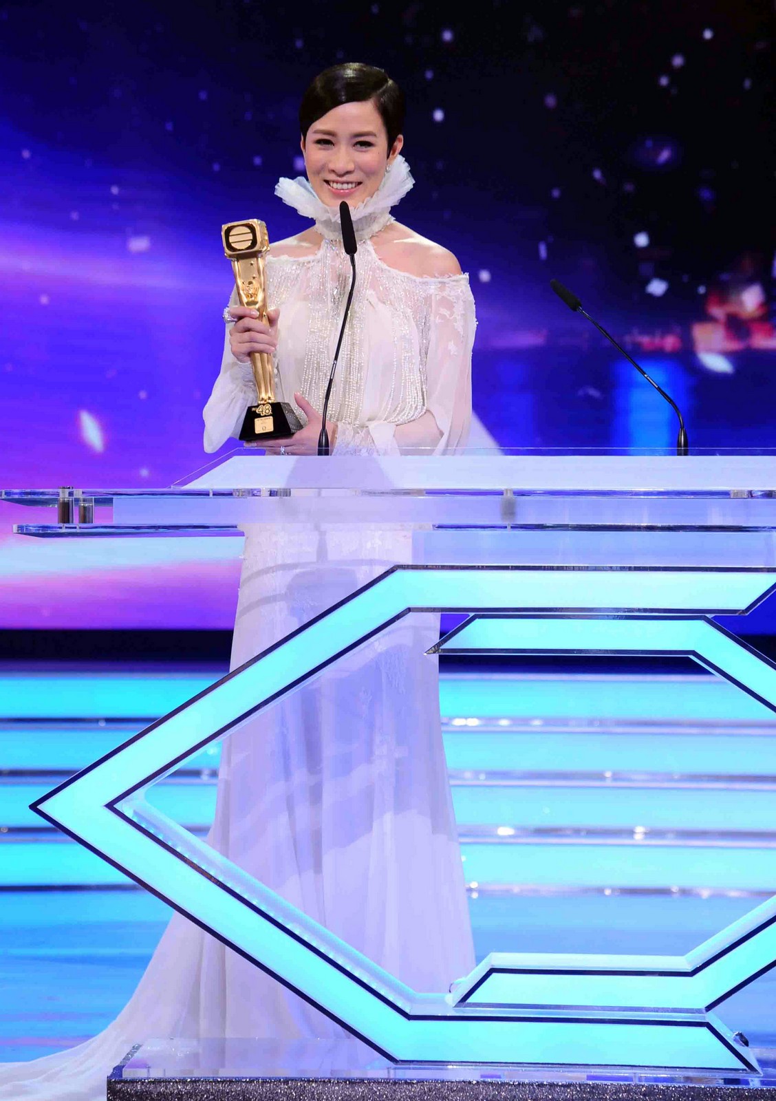 2014 TVB Anniversary Awards: Bosoms and bling , Entertainment News ...