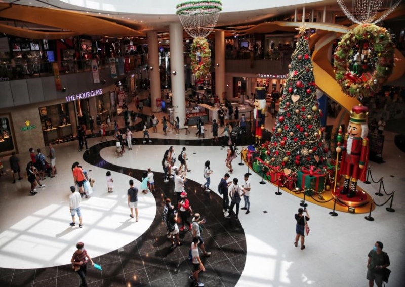 'As if we're already in phase 3': Malls crowded ahead of ...