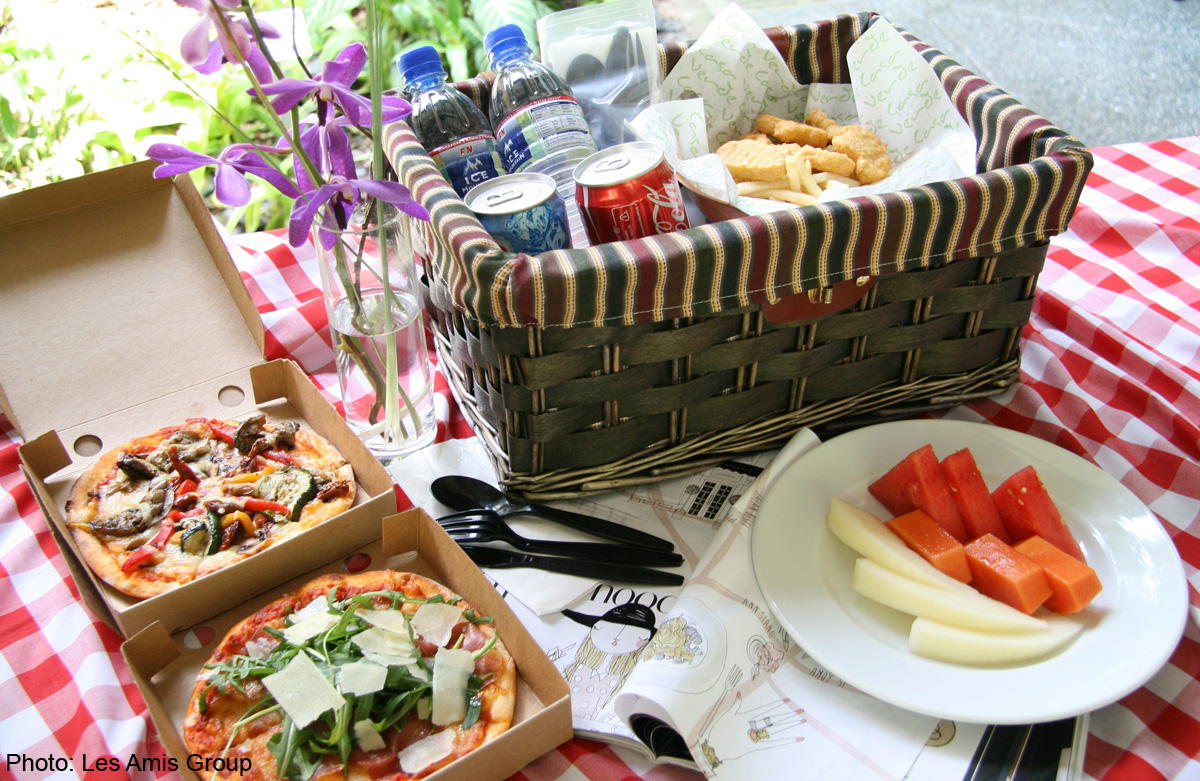 Casa Verde picnic sets. 