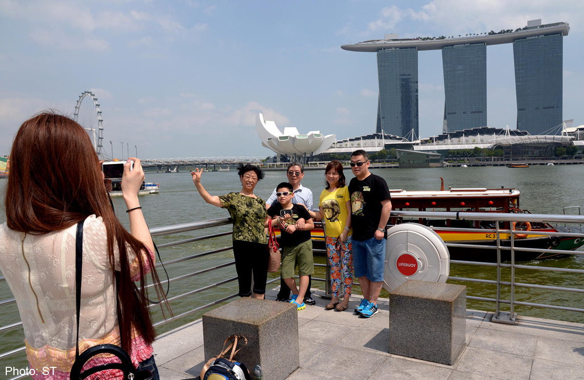 chinese tourist in singapore