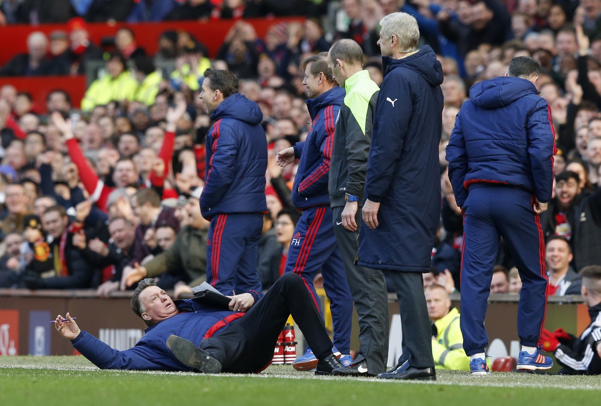 Man U boss Louis Van Gaal's fall during match inspires hilarious memes