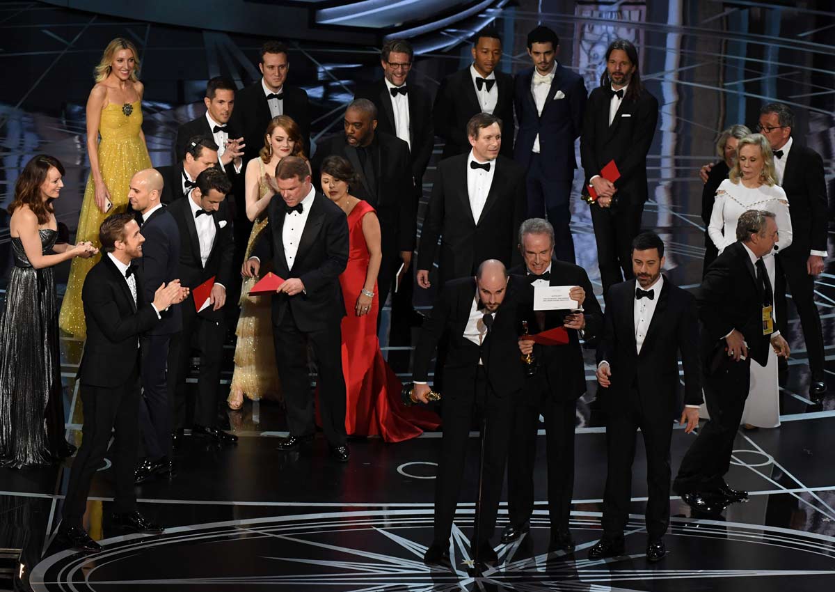 Oscars auditors PwC apologize for best picture mixup, Entertainment