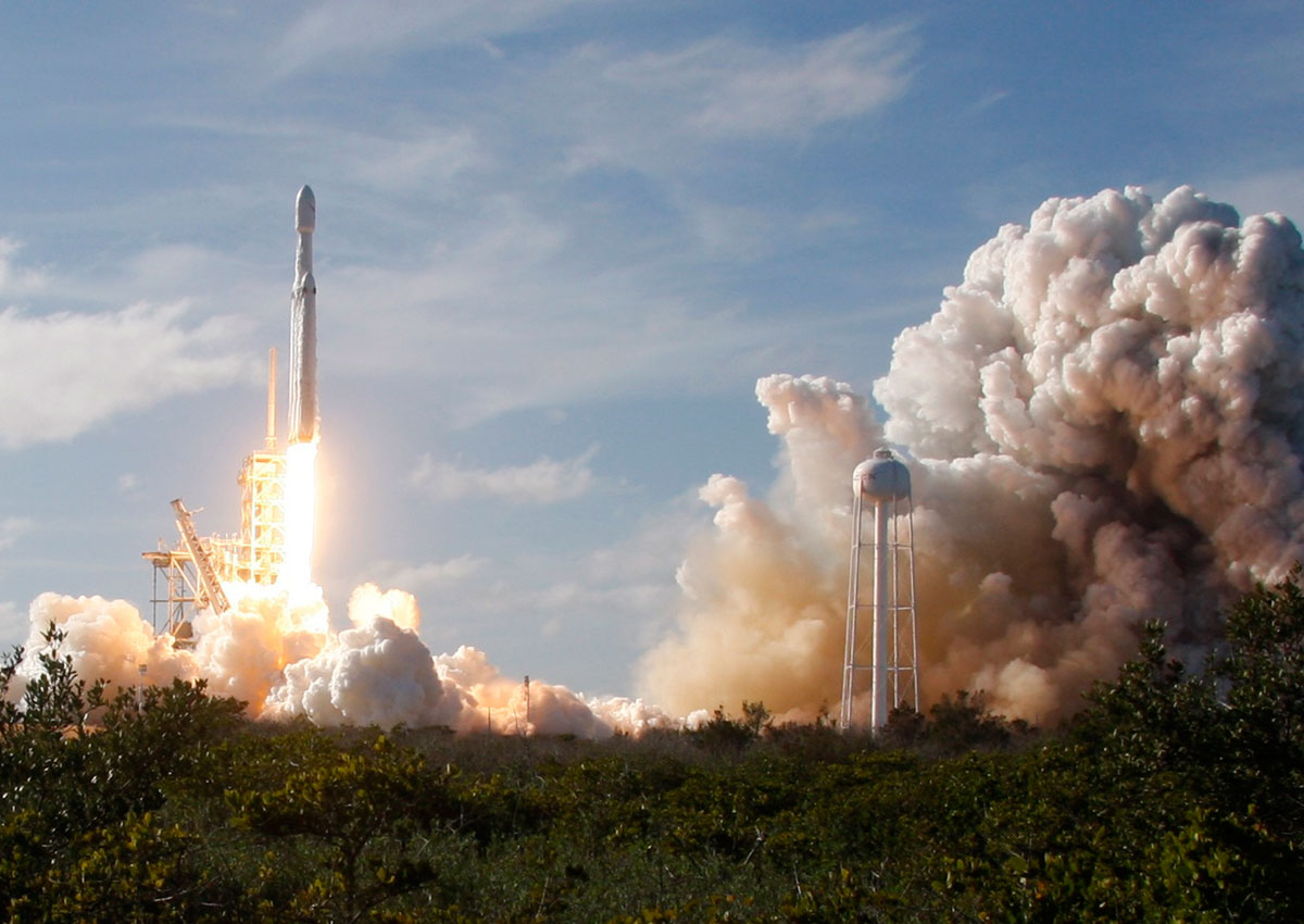 SpaceX launches world's most powerful rocket carrying sports car ...