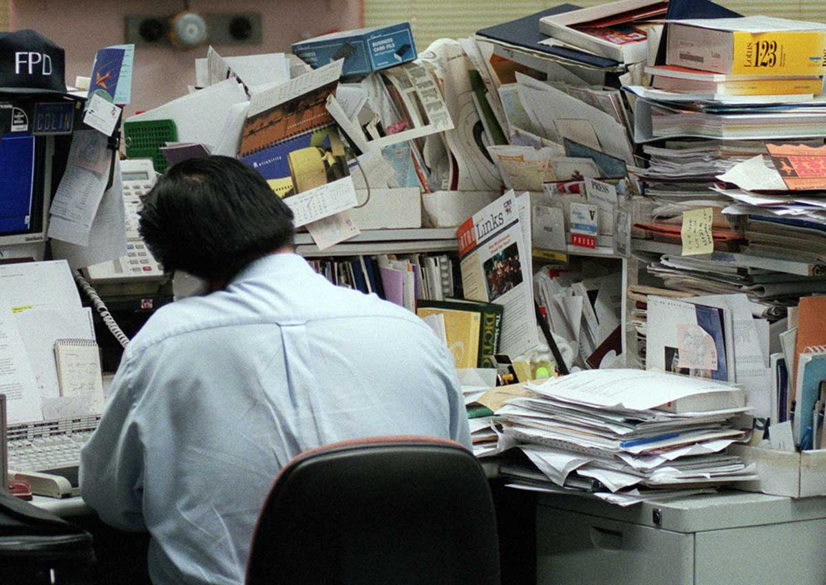 Don't let a cluttered work desk mess up your career, Business News