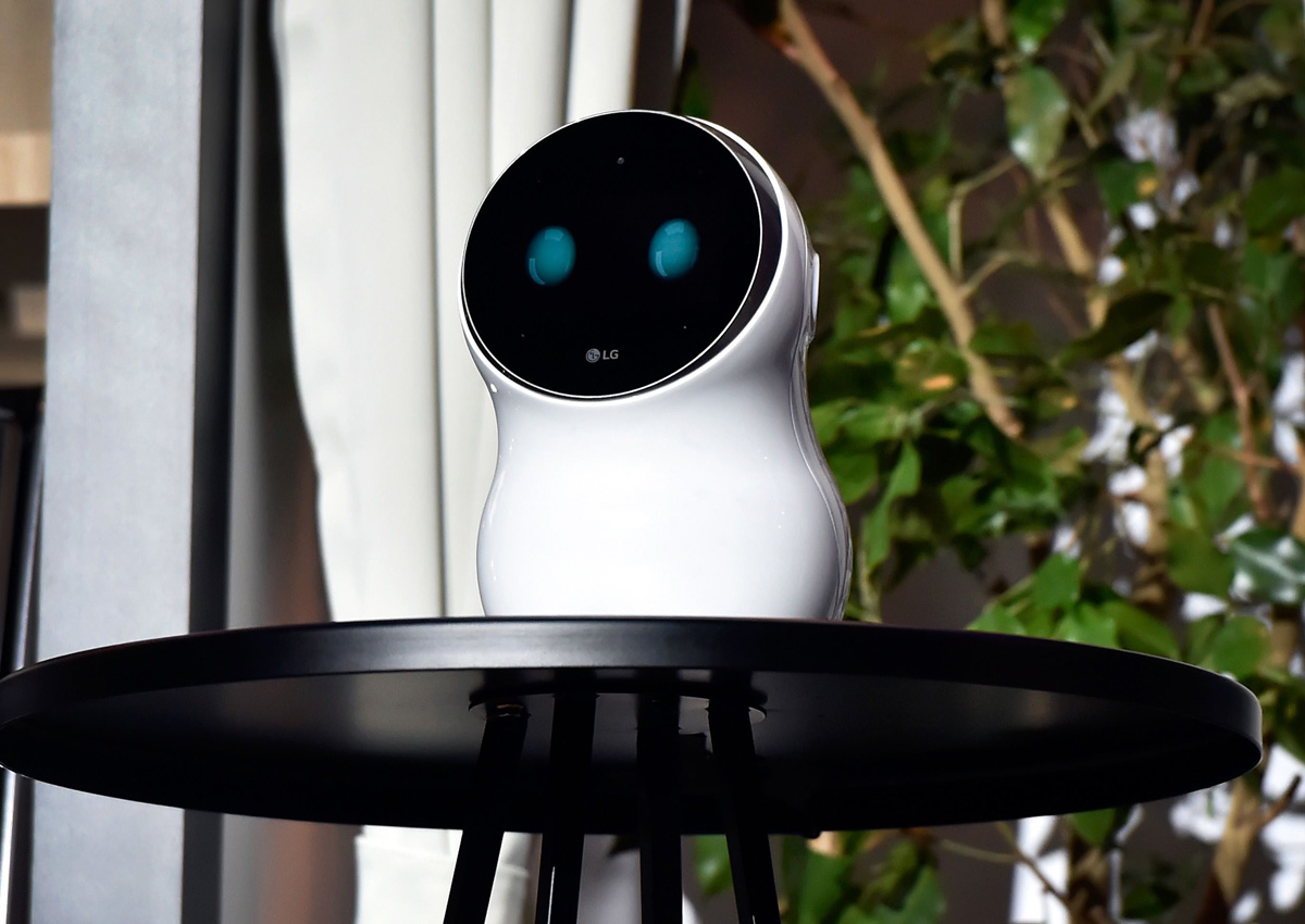 Smart robot falls dumb as LG touts 'connected life' , Digital News ...