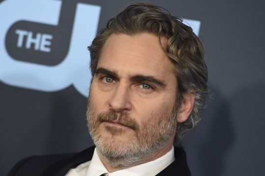 US host sorry for mocking Joaquin Phoenix 'cleft lip', Entertainment ...