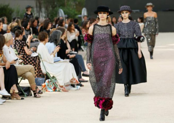 Lagerfeld parades Chanel models under mini Eiffel Tower, Women News ...