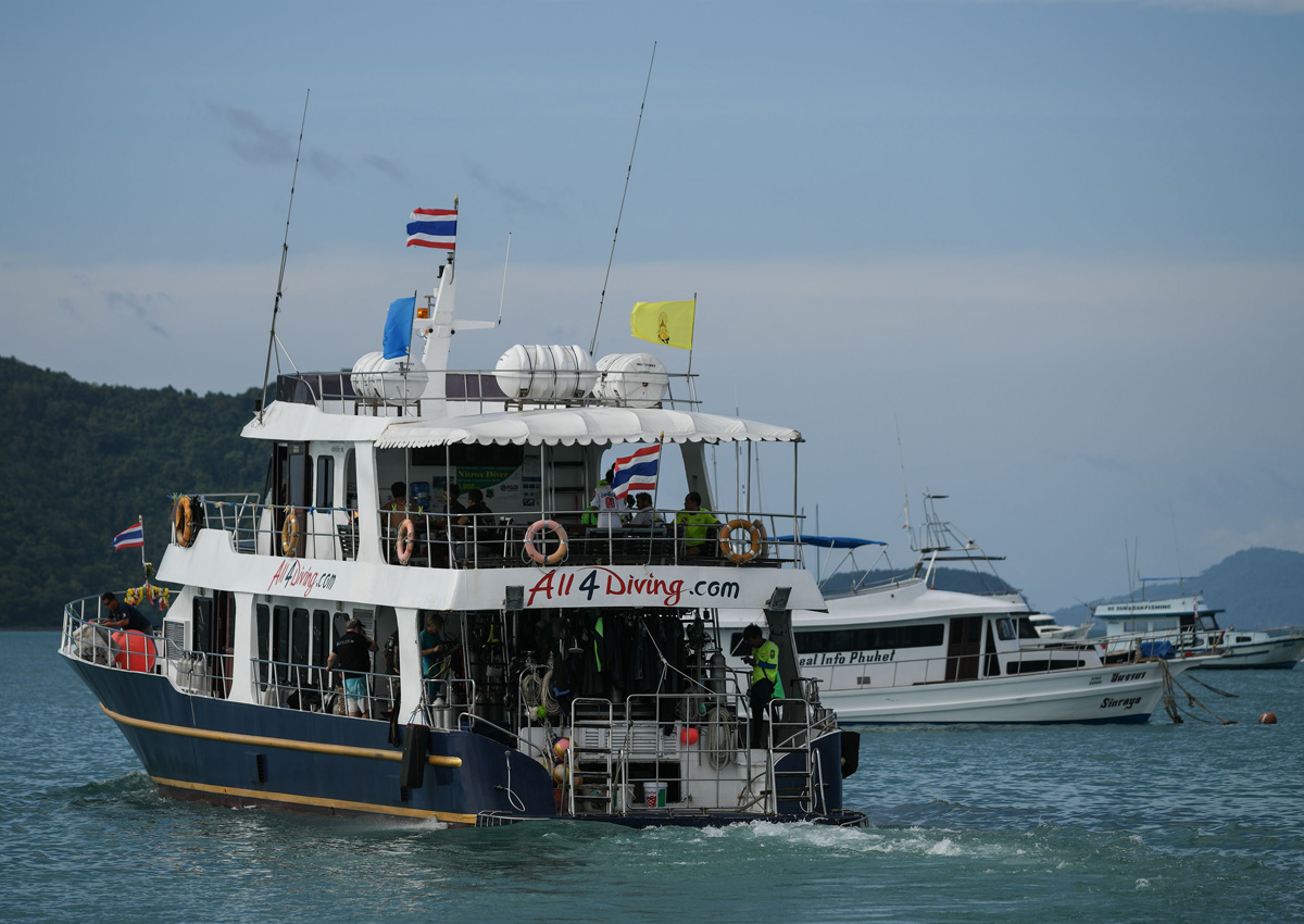 Tourist Boat. China Boat accident.