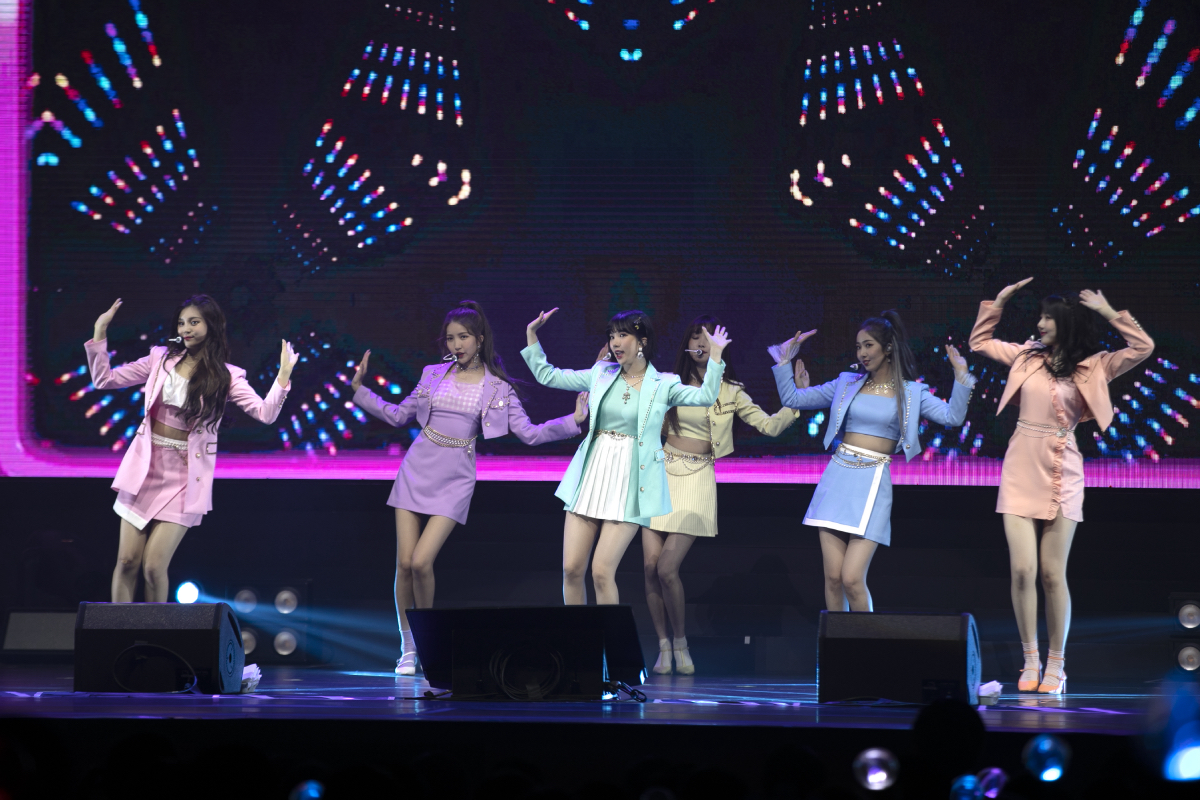 Most Ambitious Crossover Gfriend Takes On Infinity War At Singapore Concert Entertainment News Asiaone
