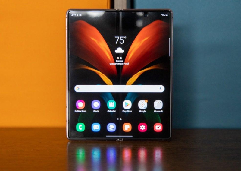 Google may use Samsung's UTG for its first foldable Pixel phone ...