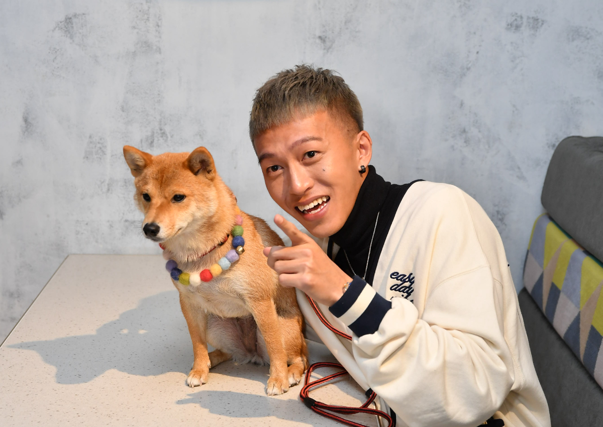 Tosh Zhang Cosies Up With Shiba Inu For New Campaign Cos Toshiba Singapore Lifestyle News Asiaone