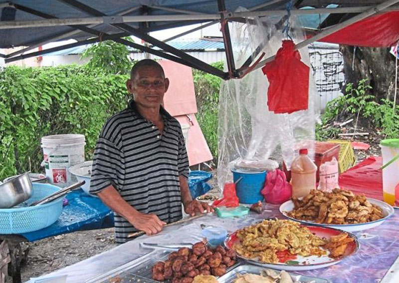 Popular pisang goreng man will not divulge his secrets ...