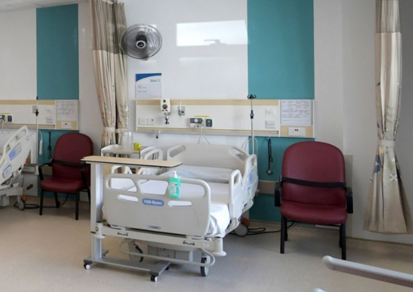 Privacy curtains at hospitals could be reservoir of deadly bacteria ...