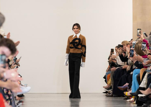 Victoria Beckham Goes 'retro' At London Fashion Week Show ...