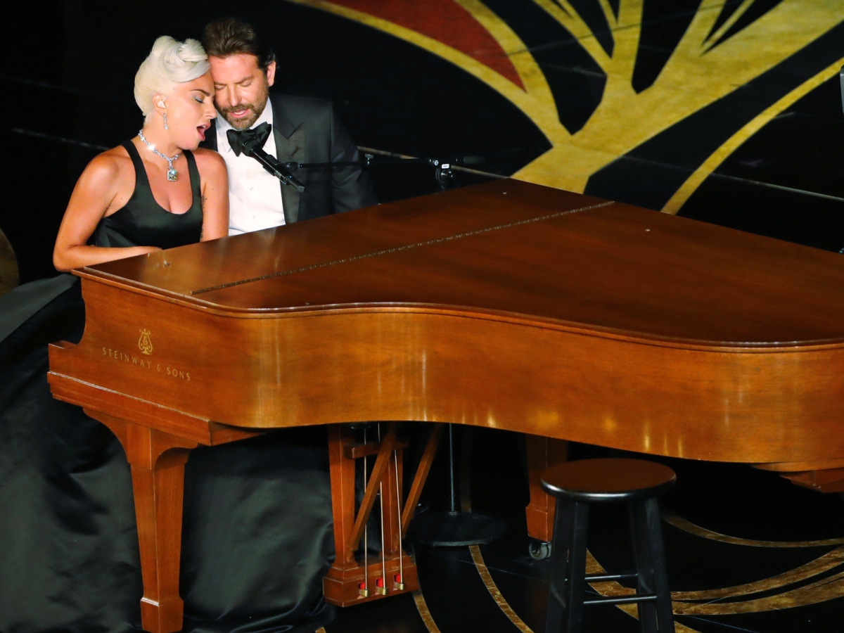 Bradley Cooper And Lady Gaga Have Endless Chemistry Entertainment News Asiaone