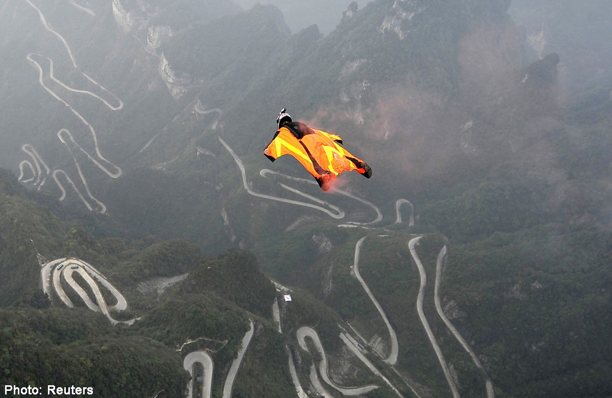 China's first Base-jump wingsuit flyer sets his sights sky high, News