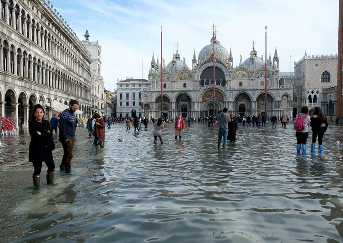 Floodhit Venice to face another exceptional high tide on Sunday, World