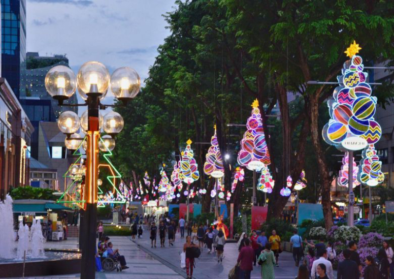 Shoppers split on whether Orchard Christmas lightup is merry or muted