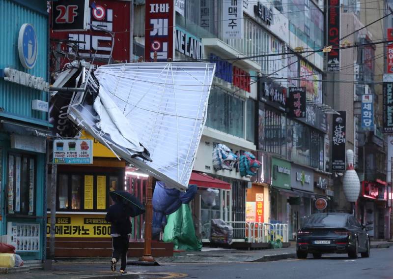 Thousands Evacuate As Typhoon Hinnamnor Hits South Korea, Asia News ...