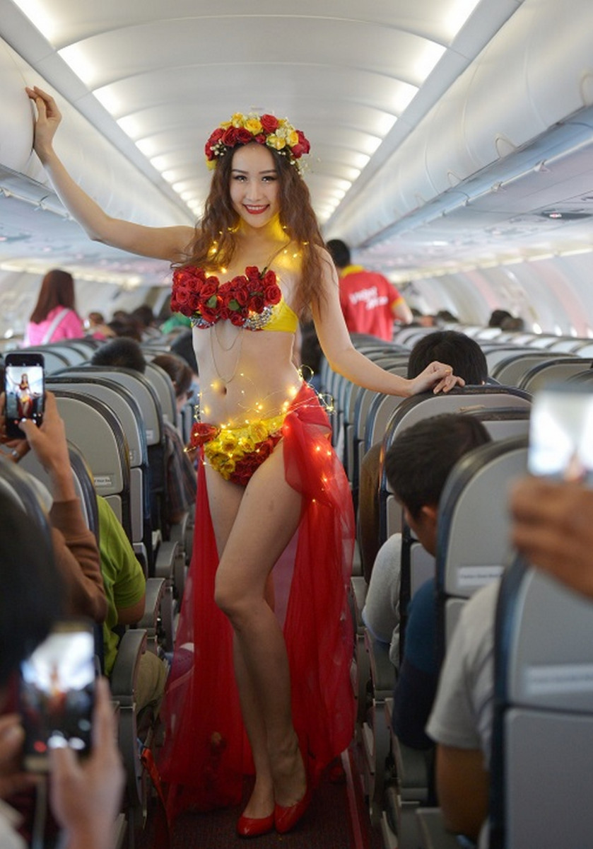 Vietjet Air Releases 2018 Calendar Featuring Bikini Clad Models