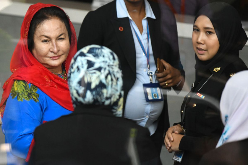 Najibs Wife Rosmah Grilled For Over 3 Hours In Graft Claims Malaysia News Asiaone