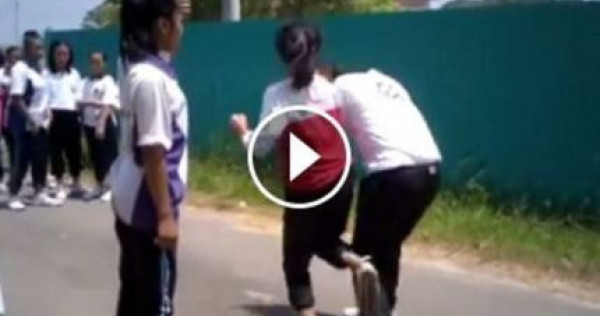 AsiaOne - KOTA KINABALU - Video footage of two secondary schoolgirls sluggi...